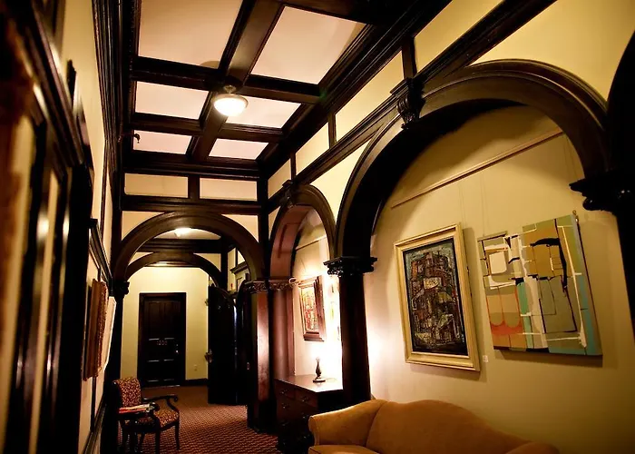 Hotel Mansions On Fifth 4*