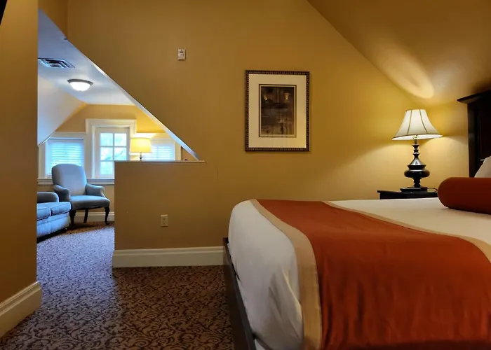 Mansions On Fifth Hotel 4*