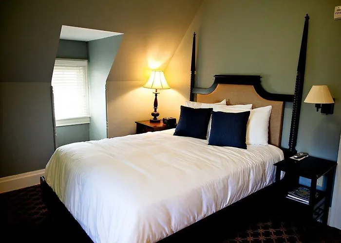 Mansions On Fifth 4*