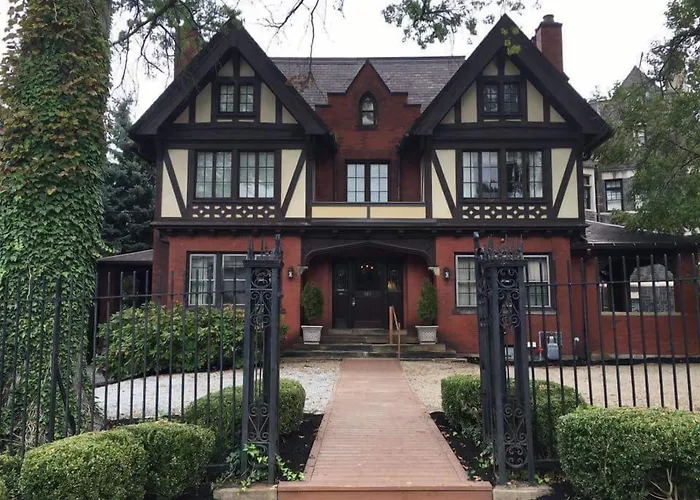 Mansions On Fifth Hotel 4*