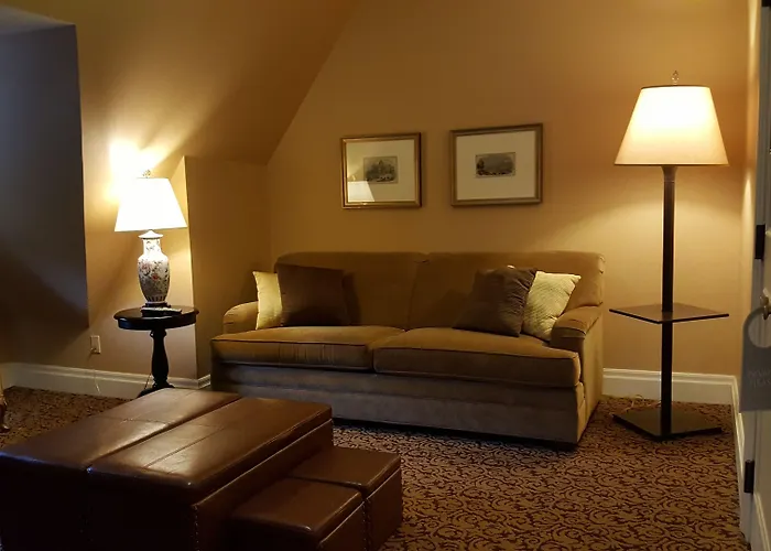 Mansions On Fifth Hotel 4*