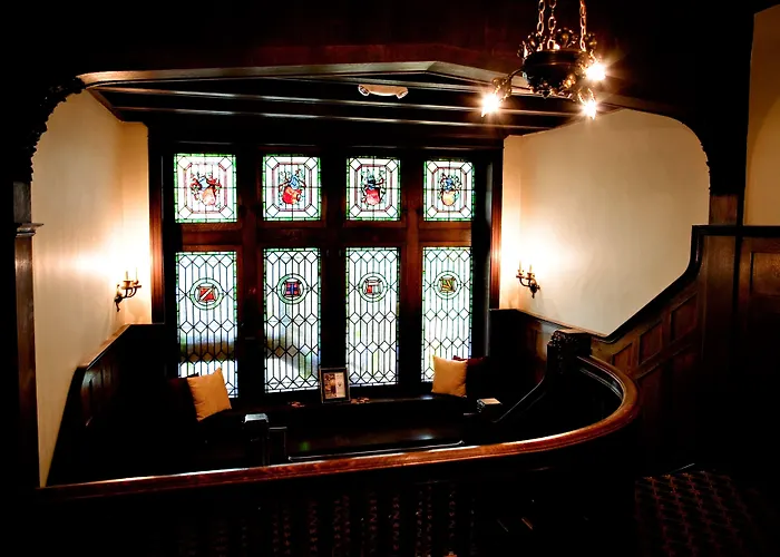 Mansions On Fifth Hotel 4*