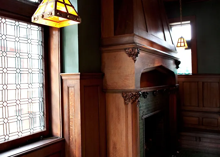 Mansions On Fifth Hotel 4*