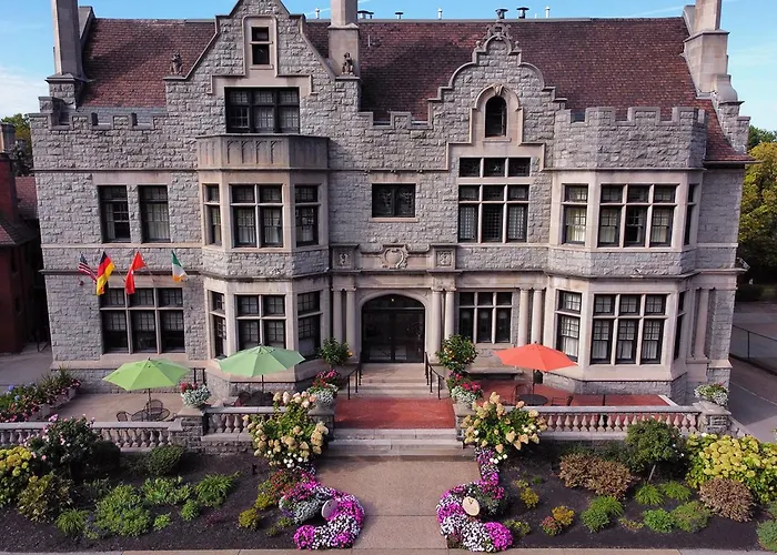 Mansions On Fifth Hotel 4*