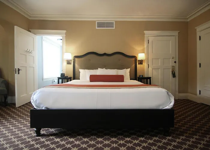 Hotel Mansions On Fifth 4*