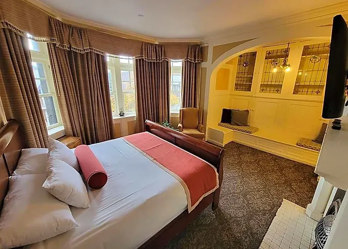 Mansions On Fifth 4*